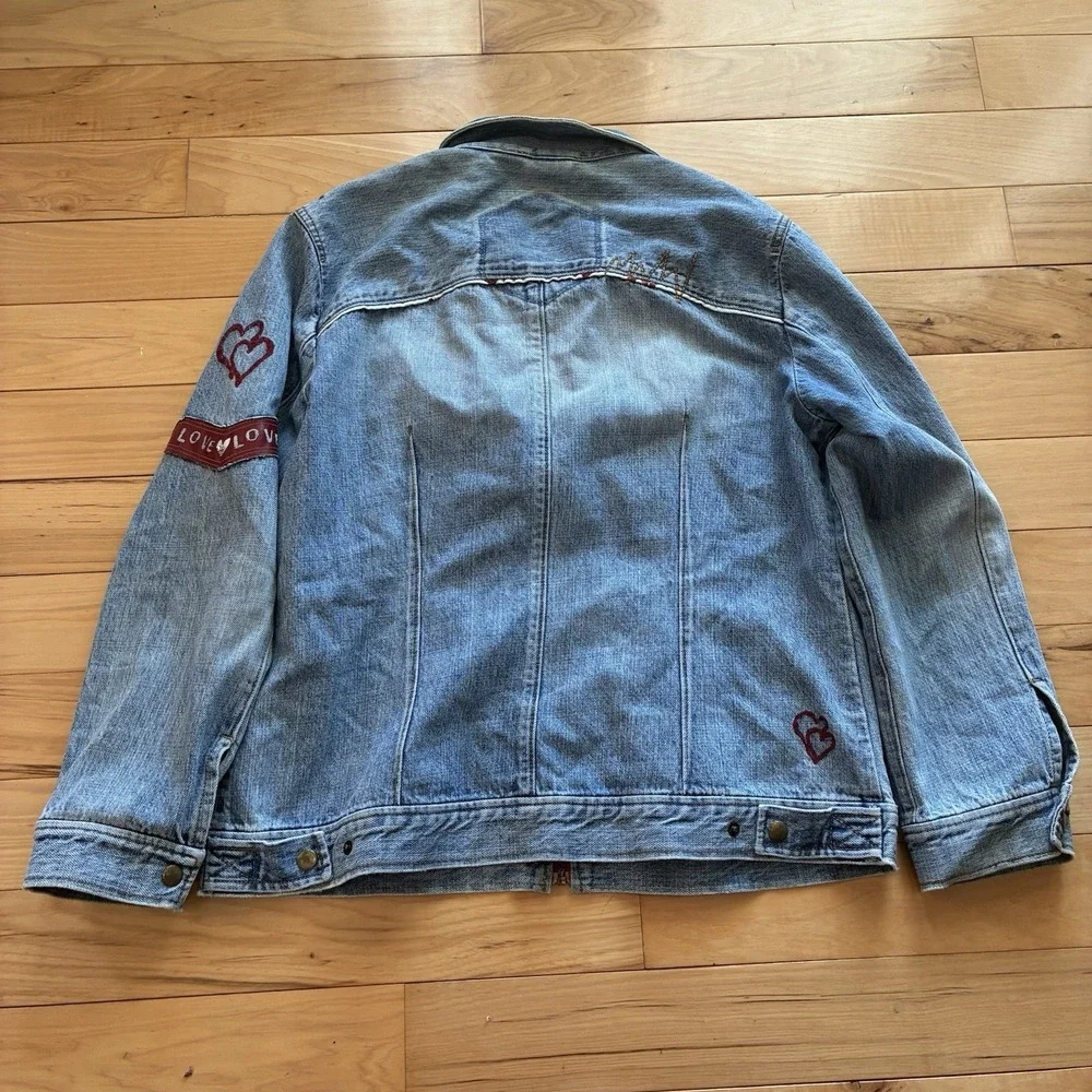 Chico's Embroidered Floral DenimJean Jacket Sz 2 Boho Hannah Y2K 100% Cotton.